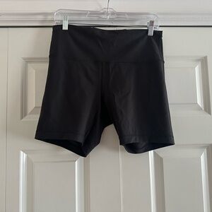 Lululemon Wunder Train High-Rise Short 6"